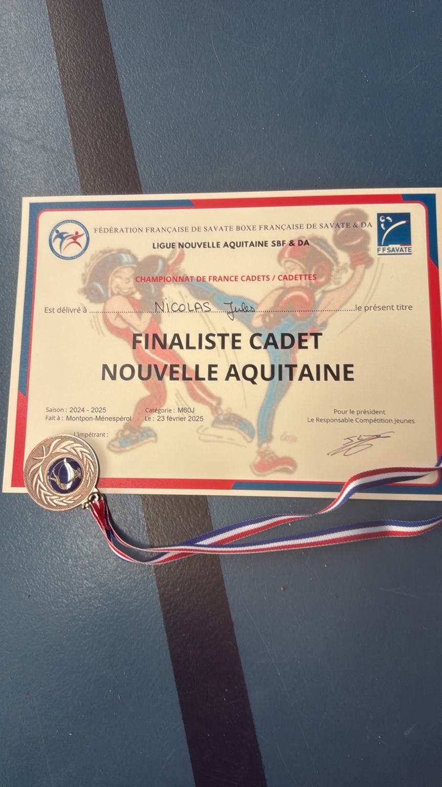 Diplôme de finaliste et médaille
