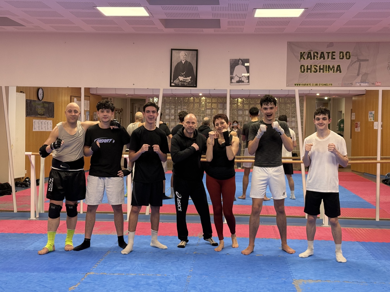 Groupe d'adhérents après un entraînement au dojo